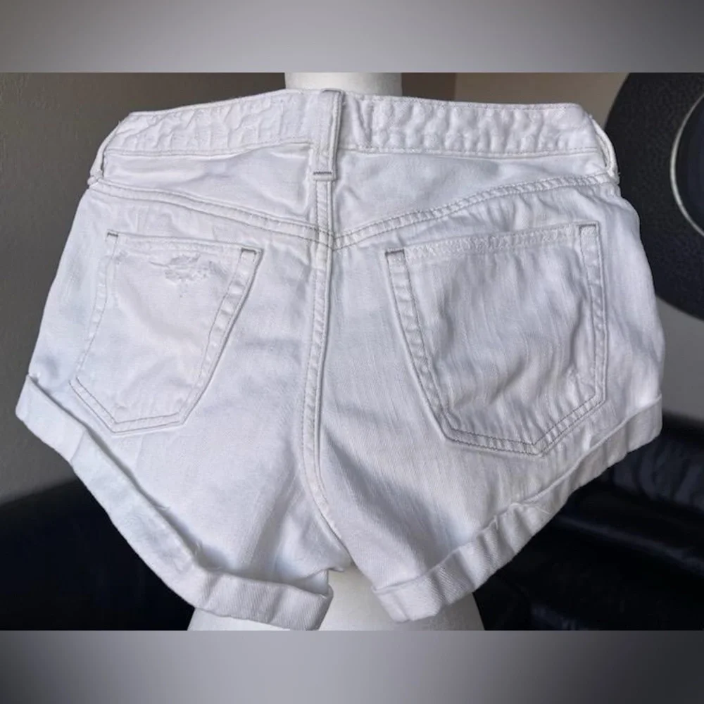 FREE PEOPLE ROMEO cuffed denim shorts Excellent Condition Size 28